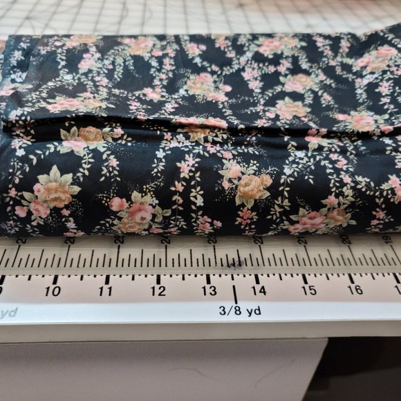 VTG POLISHED APPLE FLORAL CONCORD FABRIC COTTON/POLYESTER 5 1/2 YARDS 45"WIDE - Picture 4 of 6